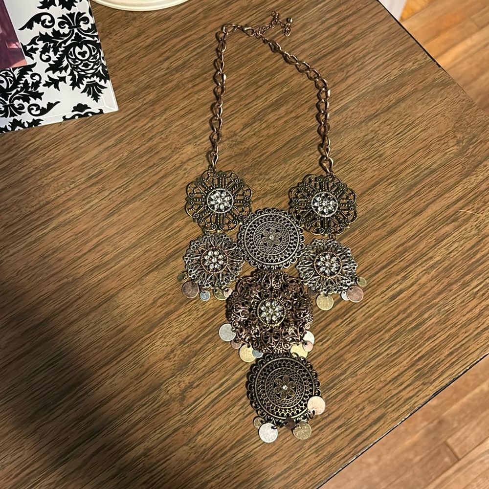 Metal brown statement necklace